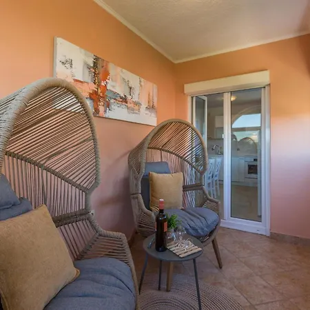 Cozy In With Kitchen Apartment Karigador