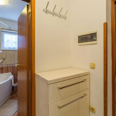 Apartment Cozy In With Kitchen Karigador