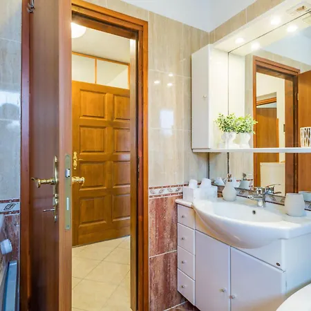 Apartment Cozy In With Kitchen