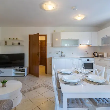 Apartment Cozy In With Kitchen *